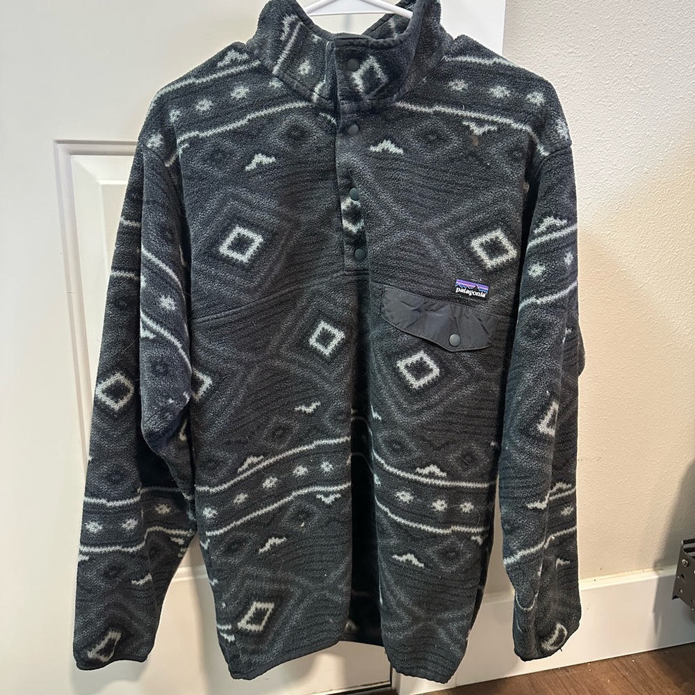 Patagonia Black and Gray Geometric Fleece